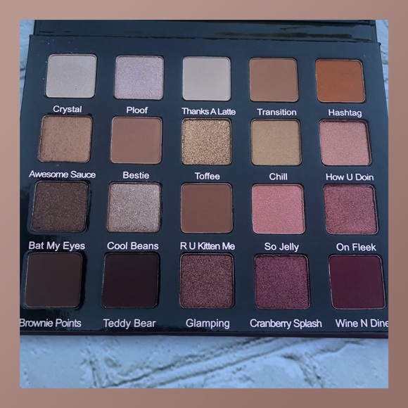 H/P!![violet voss] holy grail eyeshadow palette - Picture 2 of 4